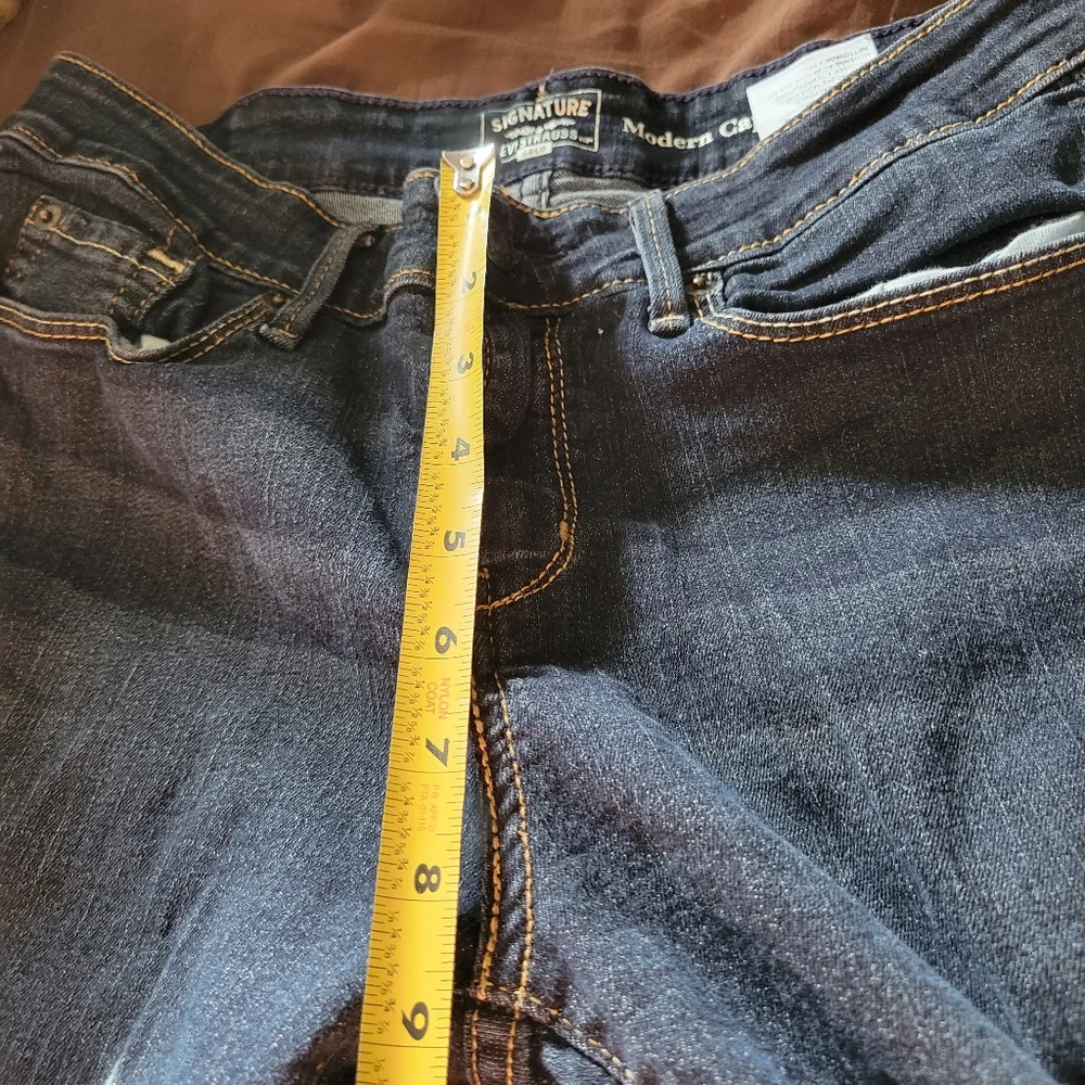 Signature by Levi Strauss & Co. Gold Label Women's Mid-Rise Slim Fit Capris - Picture 7 of 14